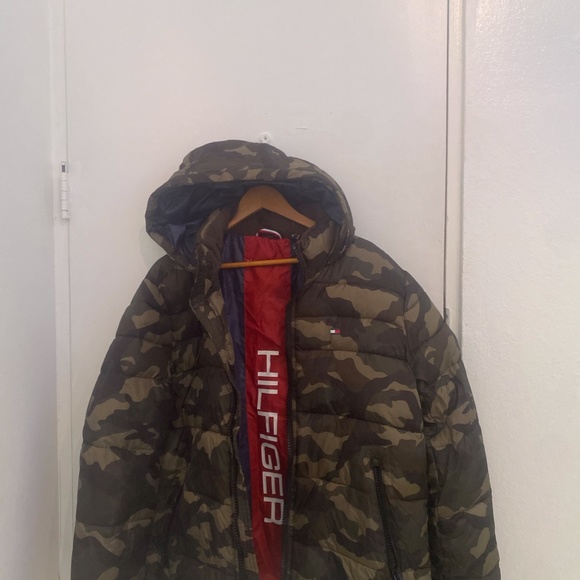 Brand New With Tag Mens Large Tommy Hilfiger Winter Puffer Jacket With Hoodie. - Picture 5 of 5
